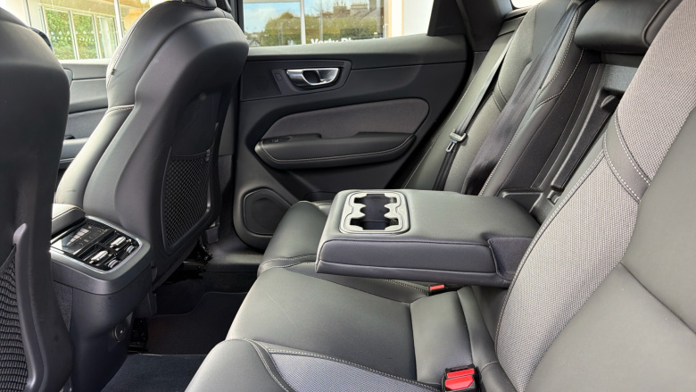 Volvo XC60 2.0 B5P Plus Black Edition 5dr AWD Geartronic Petrol Estate